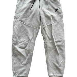 Nike Light Gray Joggers tech fleece Maduro